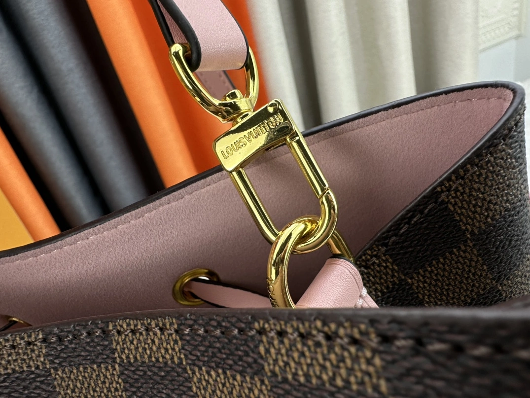 Minimalist 2482 Louis Vuitton AAA Quality Messenger Bags For Women - Image 6