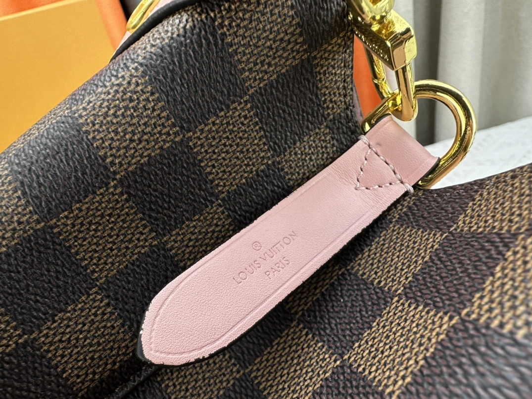 Minimalist 2482 Louis Vuitton AAA Quality Messenger Bags For Women - Image 7