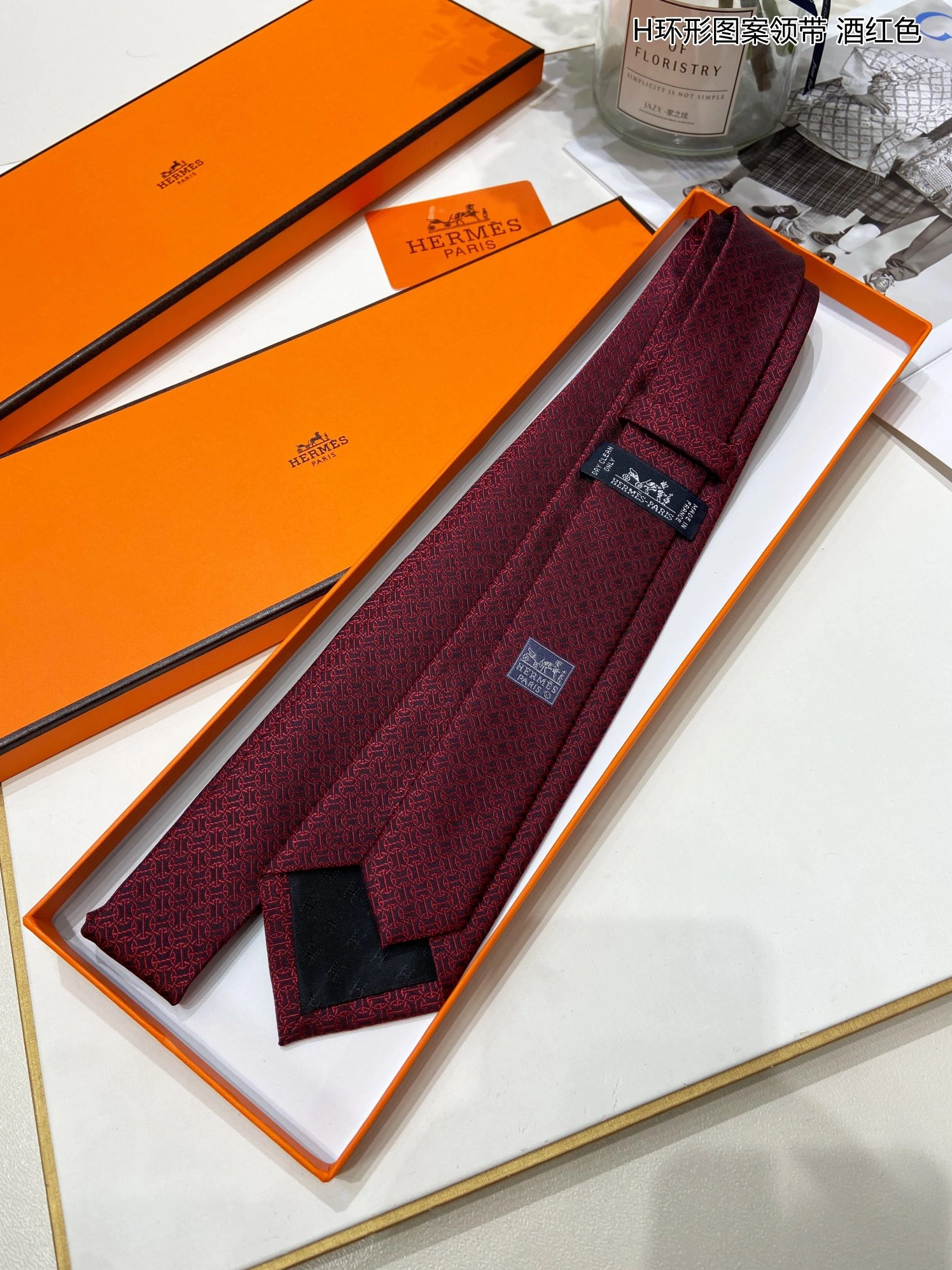Modern 3352 Hermes Necktie