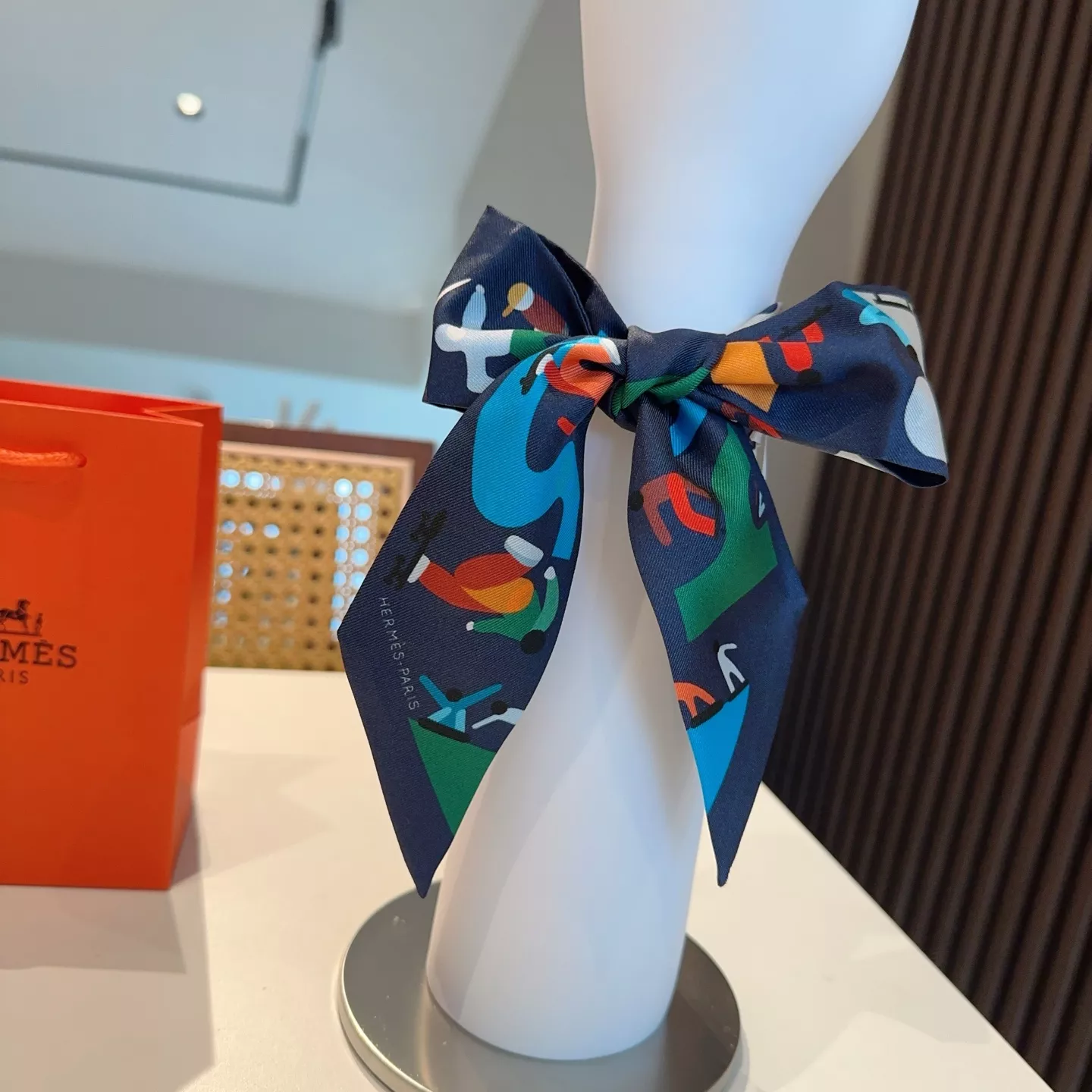 Modern 7688 Hermes Silk Scarf