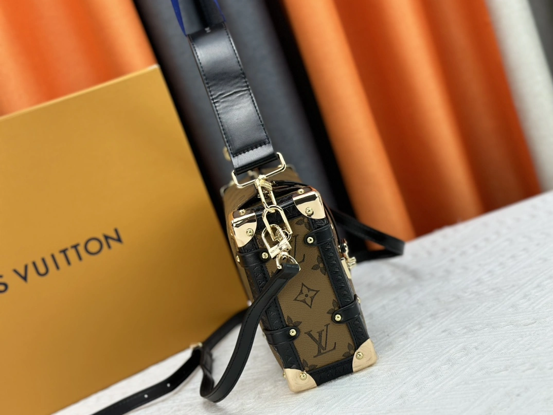 Popular 9122 Louis Vuitton AAA Quality Messenger Bags For Women - Image 3