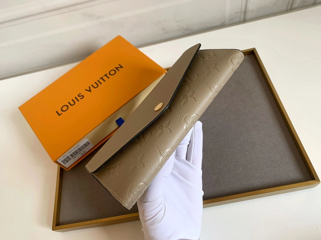 Practical 5847 Louis Vuitton LV Wallets For Women - Image 3