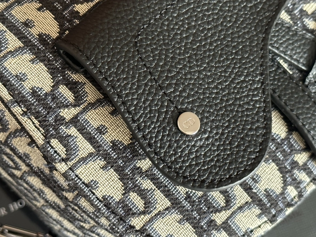 Practical 7671 Christian Dior AAA Man Messenger Bags - Image 5