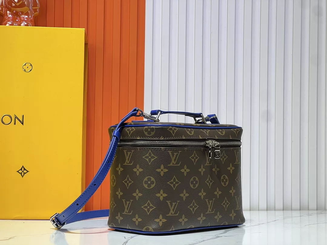 Practical 8439 Louis Vuitton AAA Quality Messenger Bags For Women