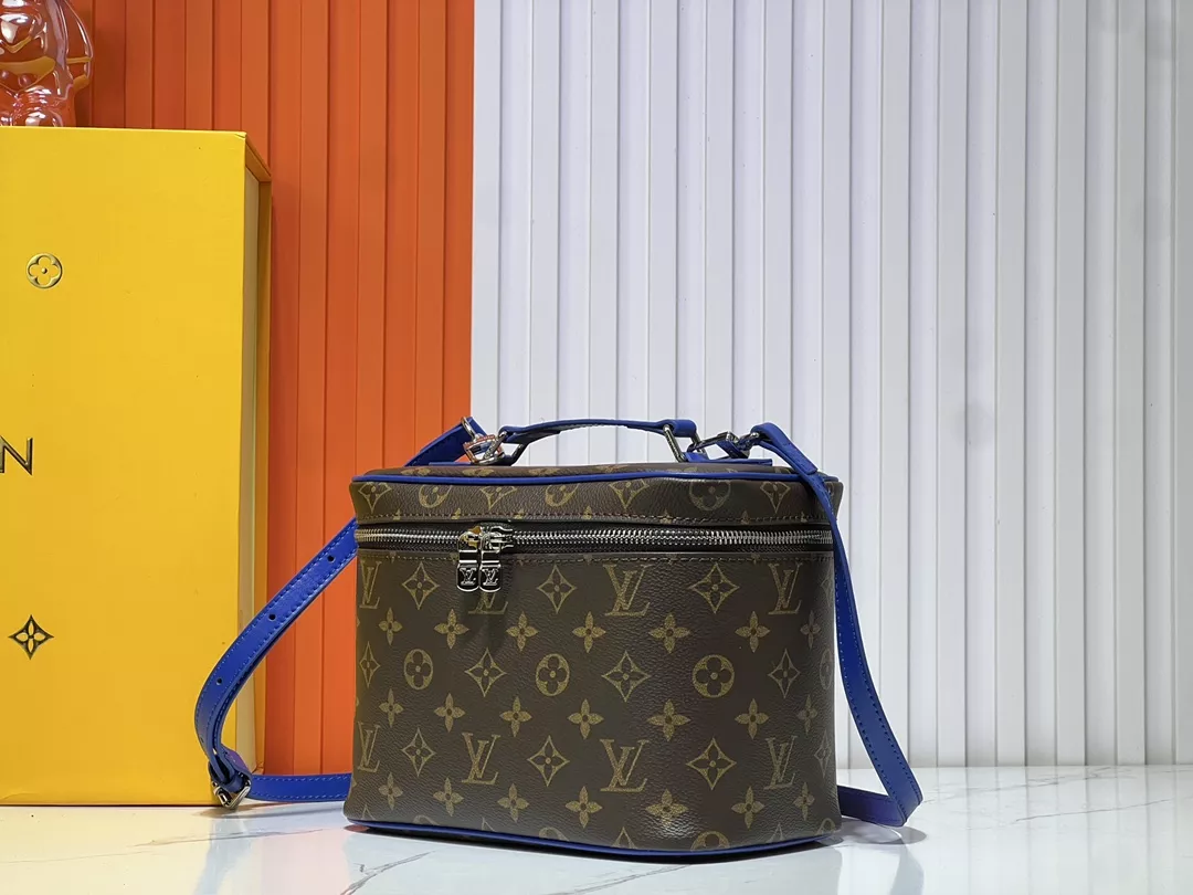 Practical 8439 Louis Vuitton AAA Quality Messenger Bags For Women - Image 3