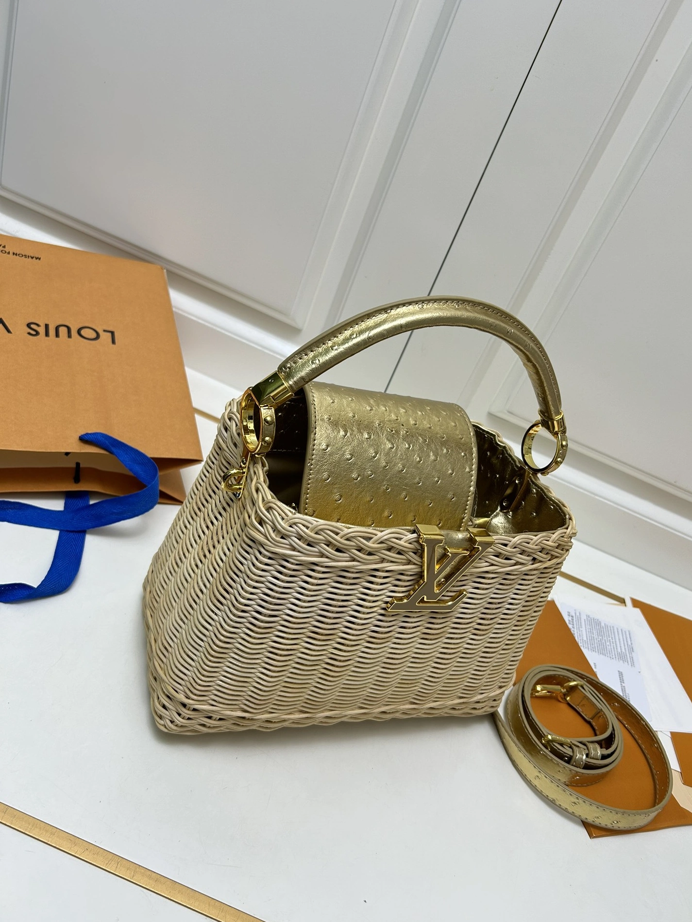 Refined 6866 Louis Vuitton AAA Quality Handbags For Women - Image 4