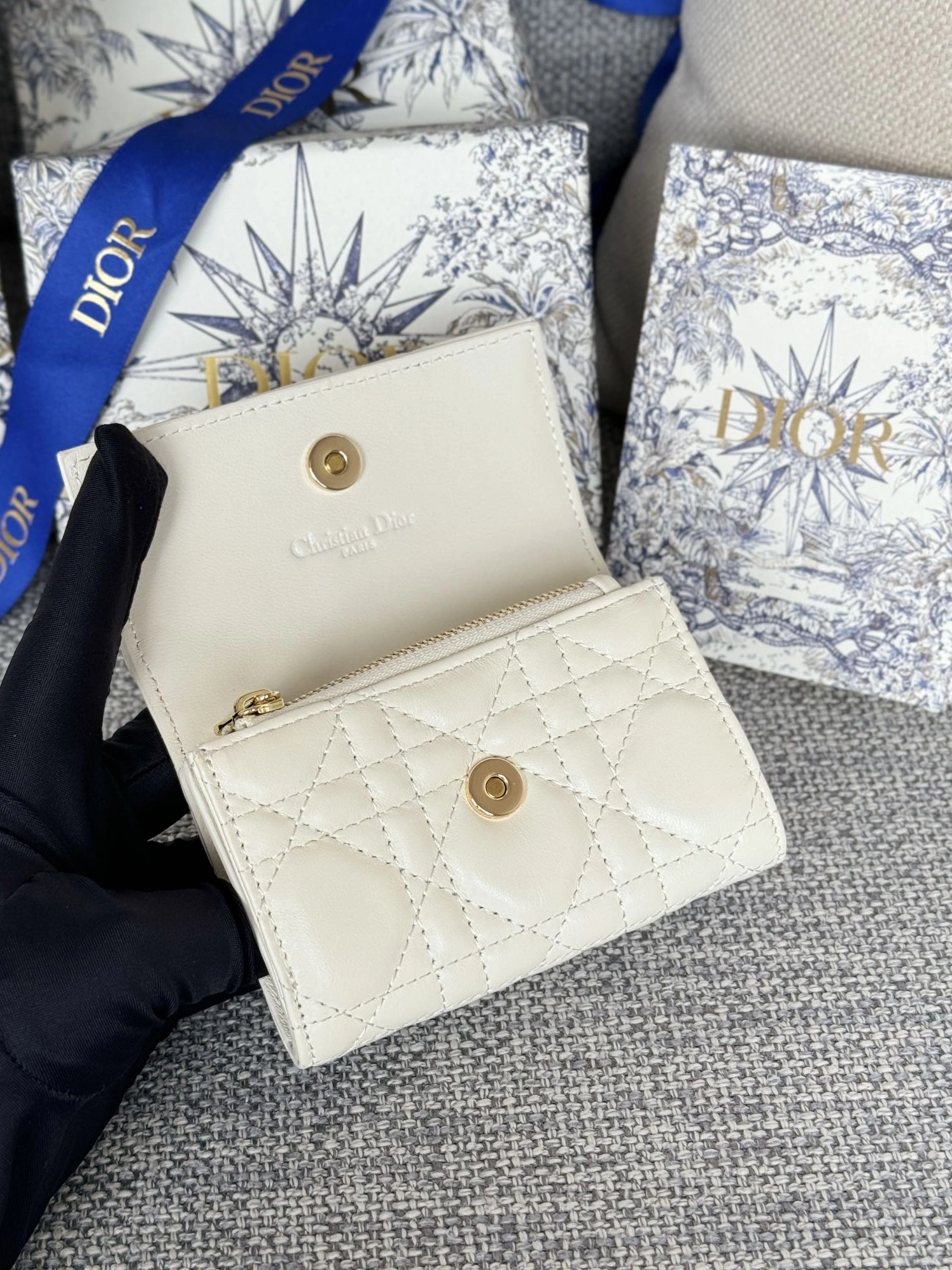 Refined 776 Christian Dior AAA Wallets For Women - Image 4