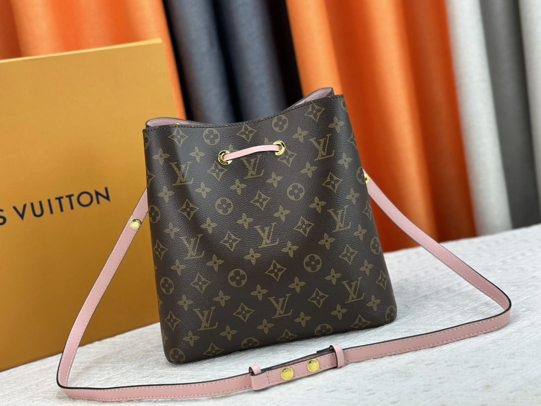 Reliable 183 Louis Vuitton AAA Quality Messenger Bags For Women - Image 3