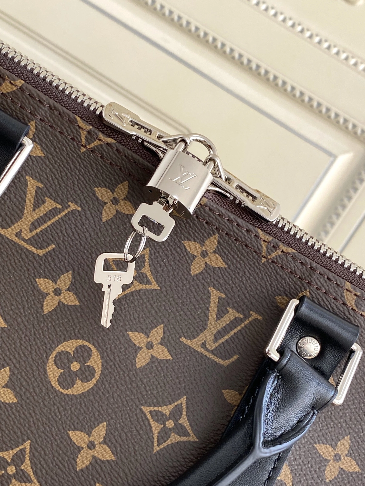 Reliable 2210 Louis Vuitton Travel Bags - Image 5