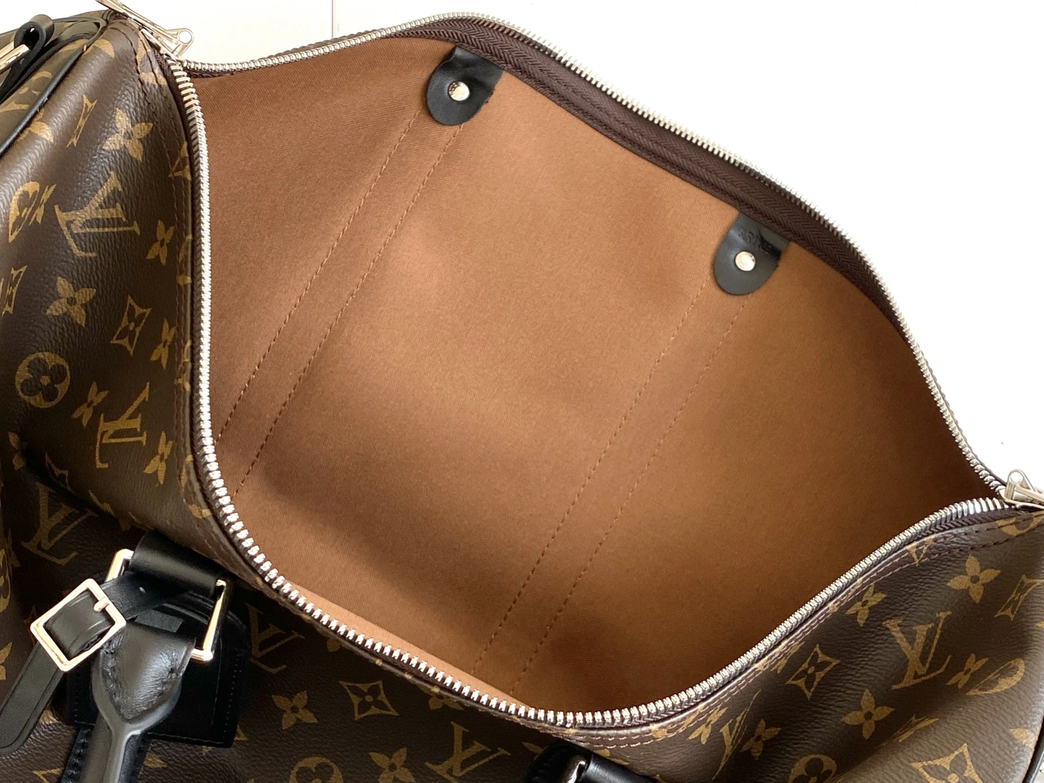 Reliable 2210 Louis Vuitton Travel Bags - Image 8