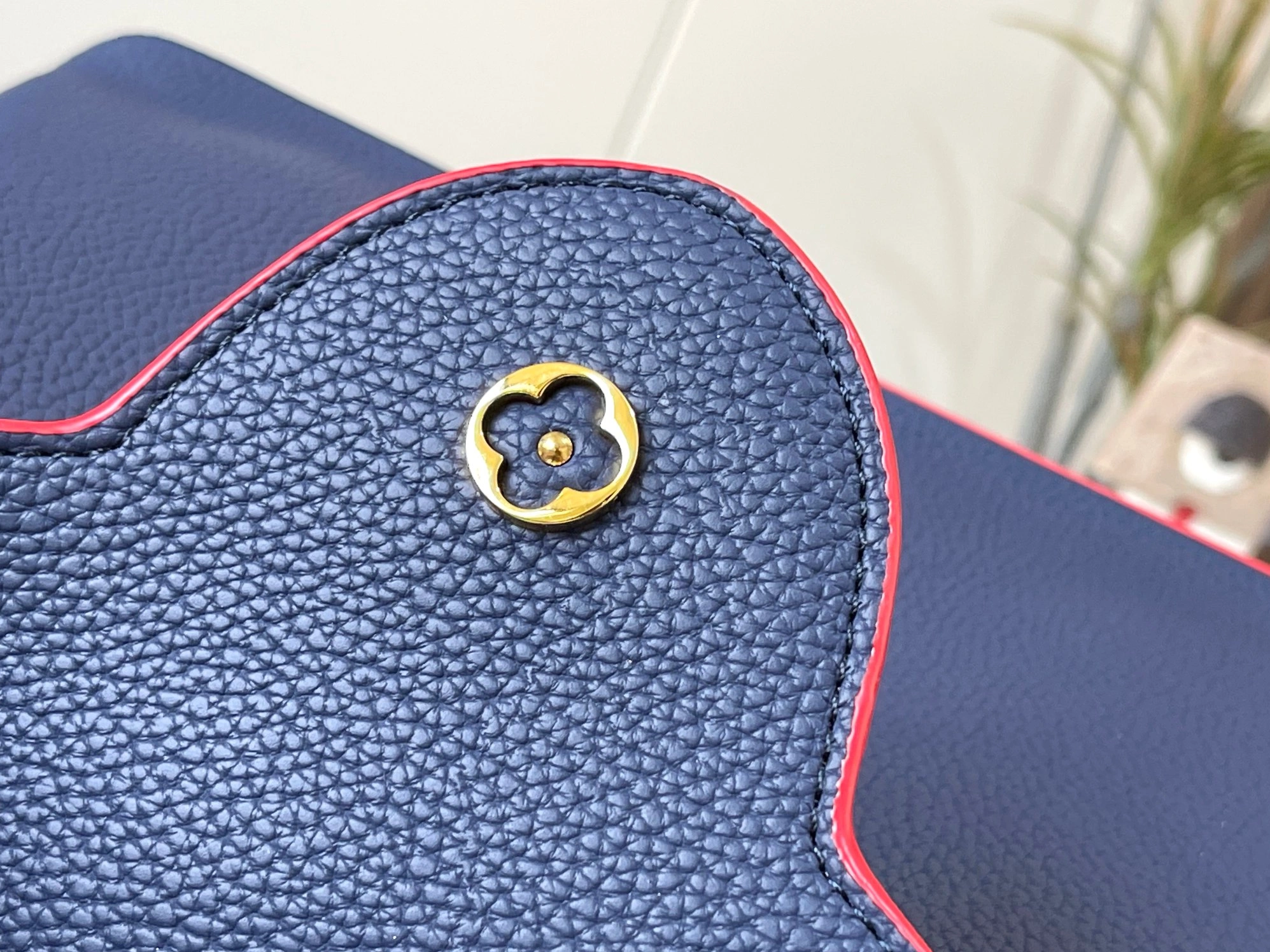 Reliable 635 Louis Vuitton AAA Quality Messenger Bags For Women - Image 7