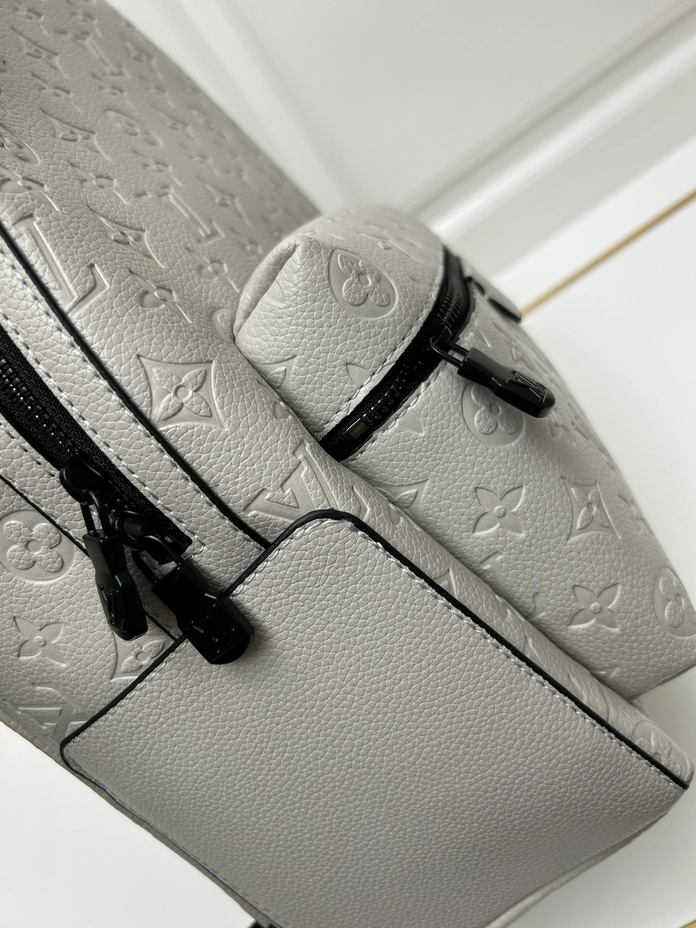 Resilient 2653 Louis Vuitton AAA Quality Backpacks For Unisex - Image 5