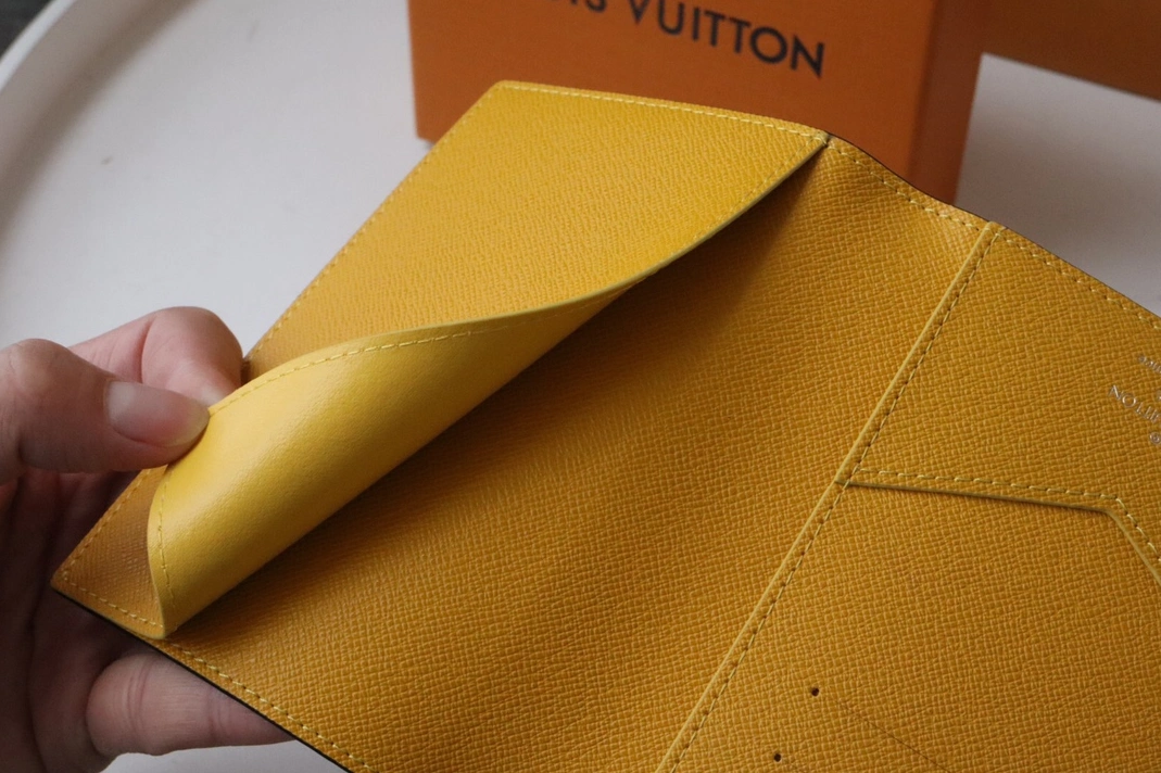 Sleek 3451 Louis Vuitton LV Card Case - Image 7