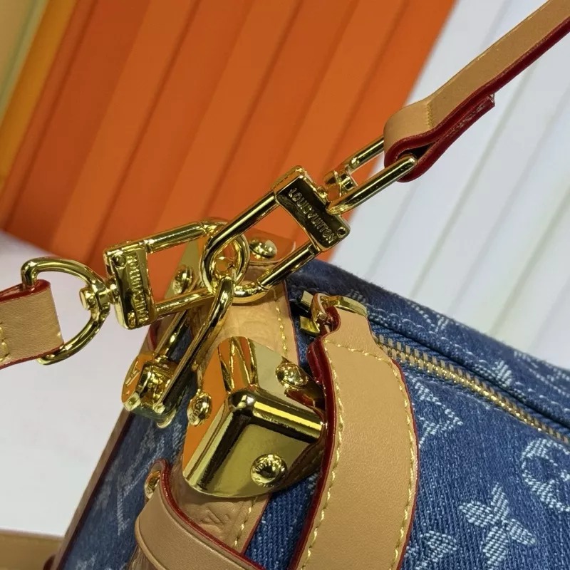 Sleek 7708 Louis Vuitton AAA Quality Messenger Bags For Women - Image 4