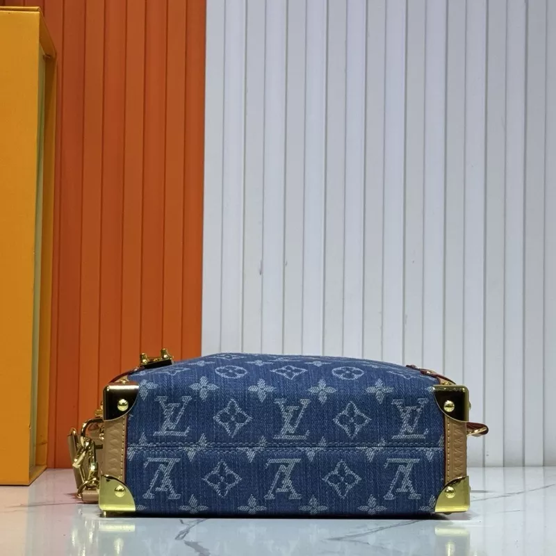 Sleek 7708 Louis Vuitton AAA Quality Messenger Bags For Women - Image 6