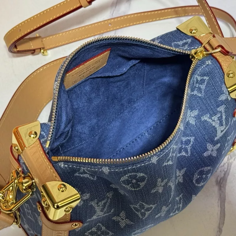 Sleek 7708 Louis Vuitton AAA Quality Messenger Bags For Women - Image 7