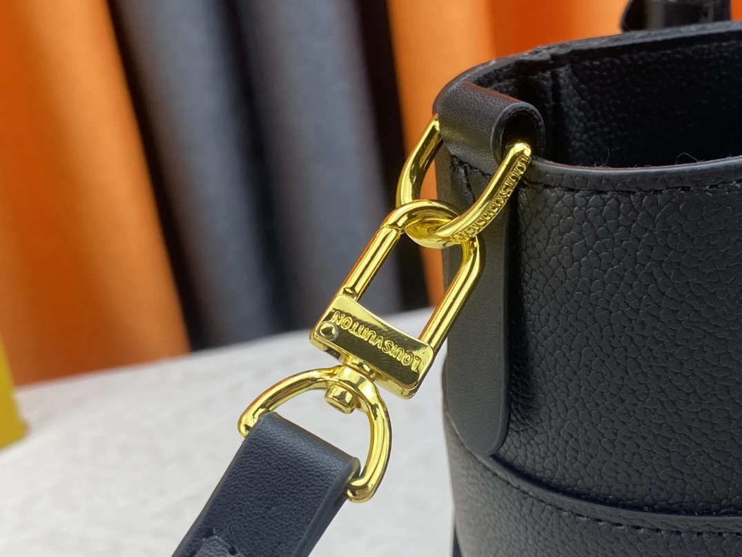 Sleek 8344 Louis Vuitton AAA Quality Handbags For Women - Image 6