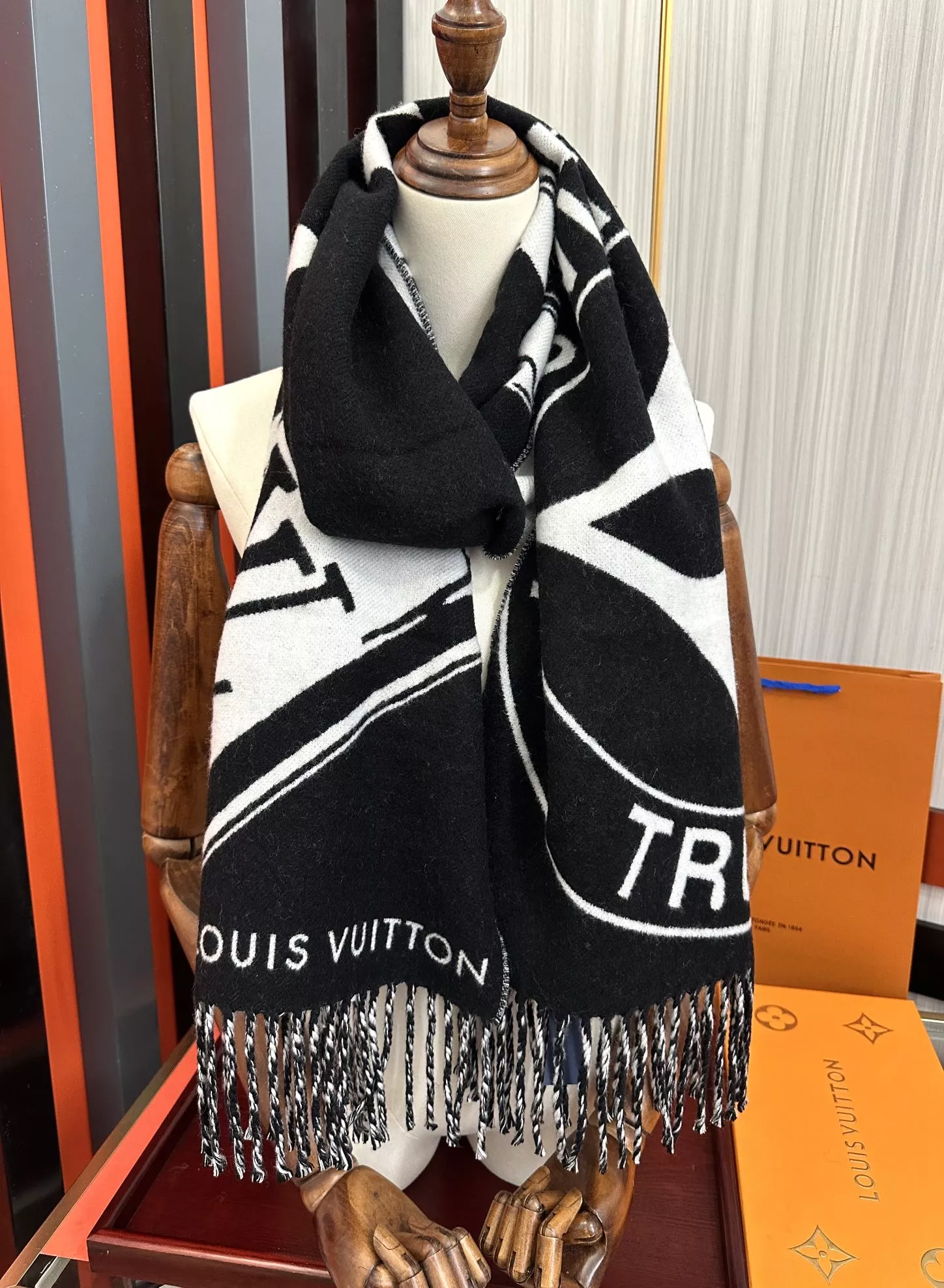 SmartChoice 9607 Louis Vuitton Scarf For Women - Image 6