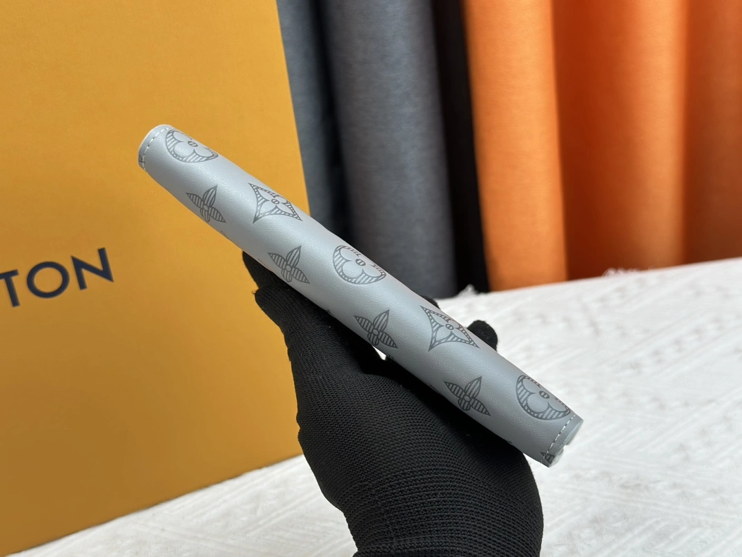 Soft 3268 Louis Vuitton LV Card Case - Image 3