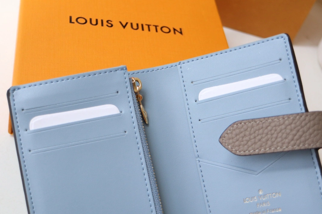 Soft 4646 Louis Vuitton AAA Quality Card Case - Image 4