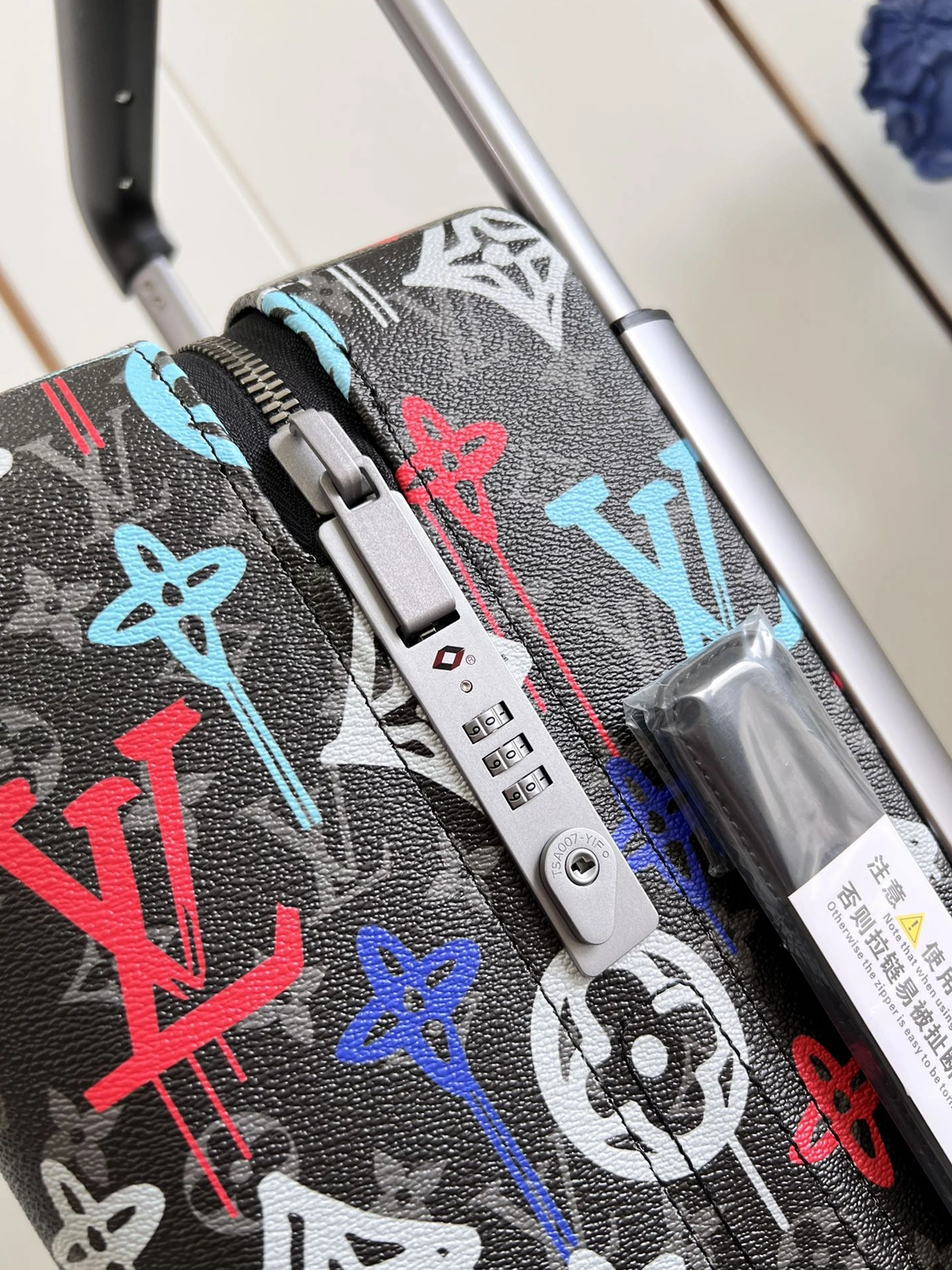 Soft 6743 Louis Vuitton Luggage - Image 4