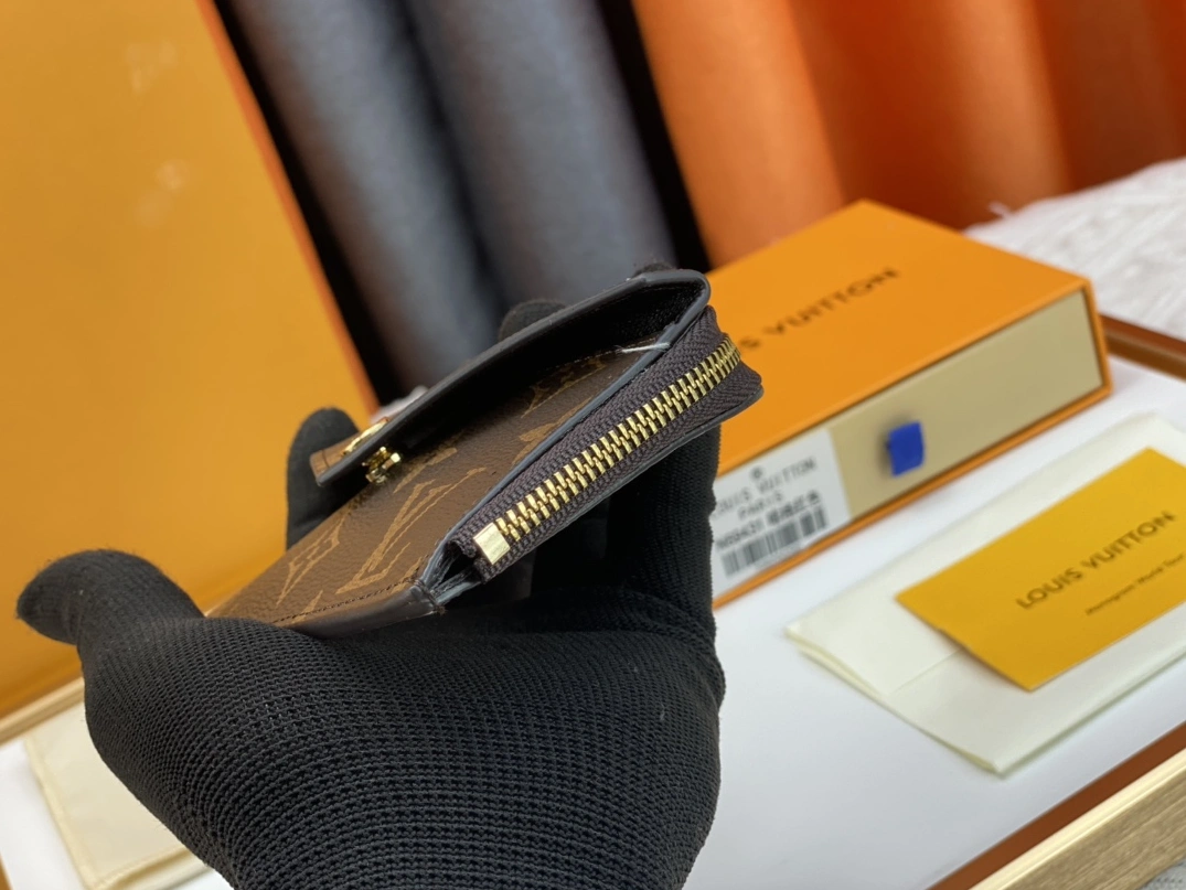 Soft 912 Louis Vuitton LV Card Case In Black For Women - Image 4