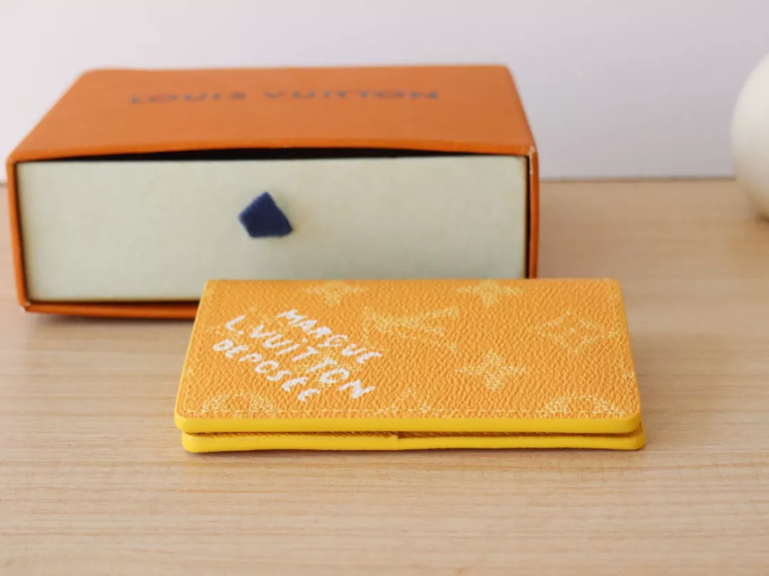 Sophisticated 9165 Louis Vuitton LV Card Case For Women - Image 3