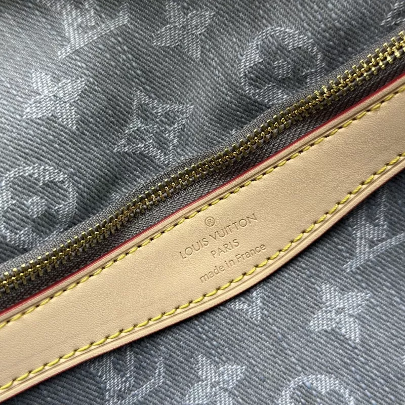 SportInspired 1044 Louis Vuitton AAA Quality Messenger Bags For Women - Image 8