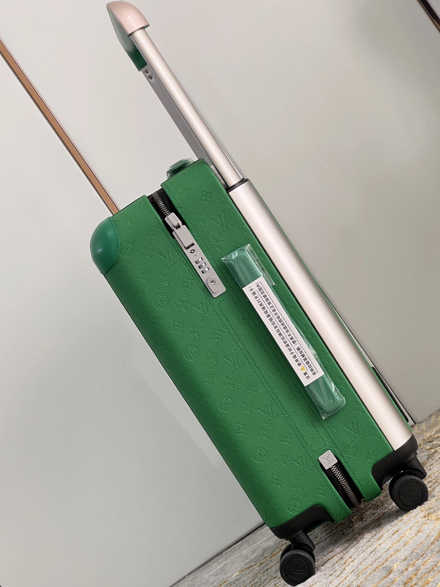 StreetReady 1543 Louis Vuitton Luggage - Image 4