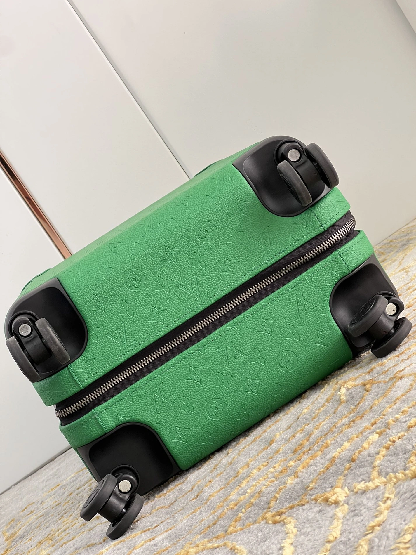 StreetReady 1543 Louis Vuitton Luggage - Image 7