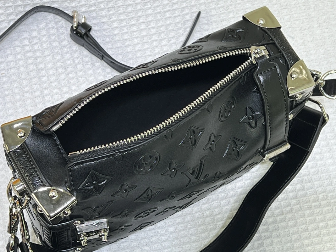 StreetReady 3091 Louis Vuitton AAA Quality Messenger Bags For Unisex - Image 8