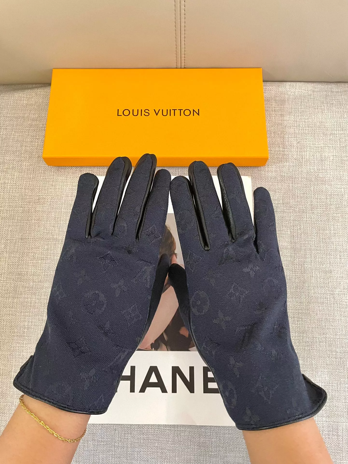 StreetReady 8095 Louis Vuitton LV Gloves - Image 6