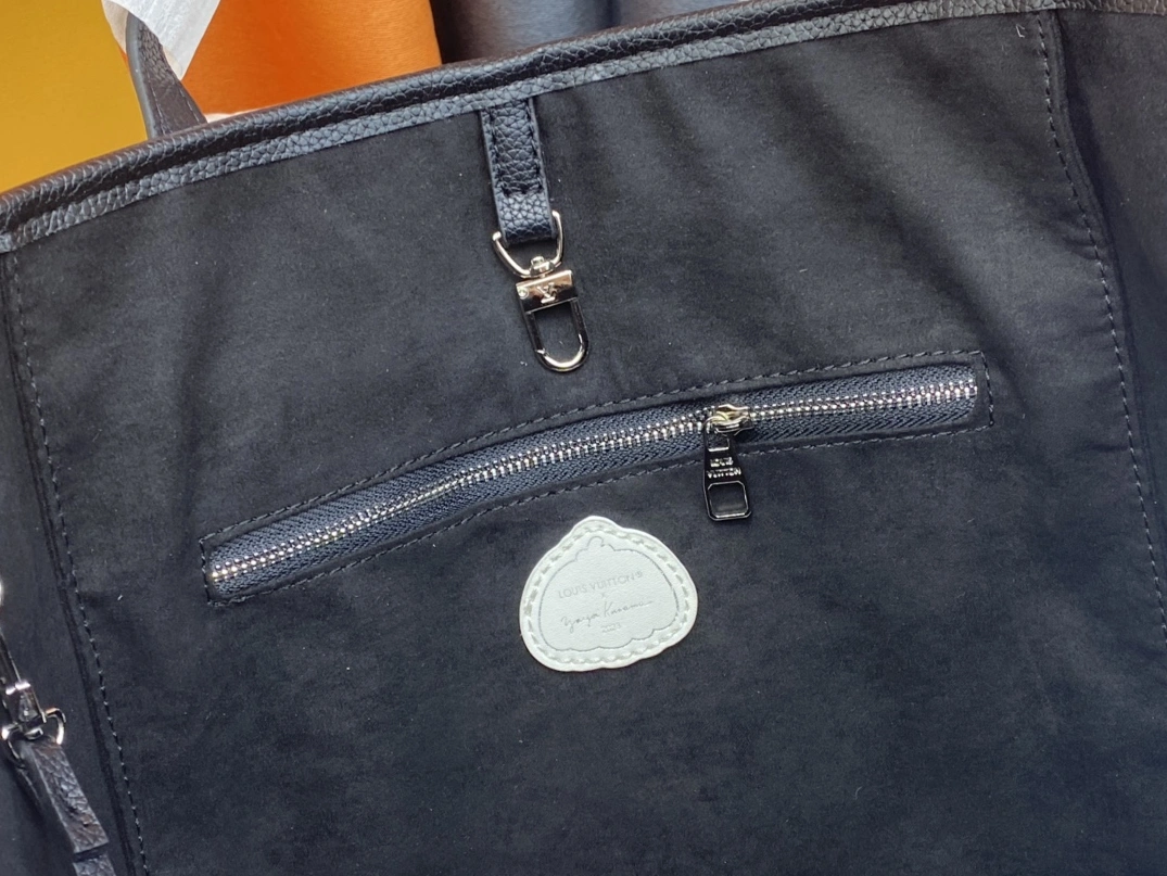 Stylish 1791 Louis Vuitton AAA Quality Shoulder Bags For Women - Image 6