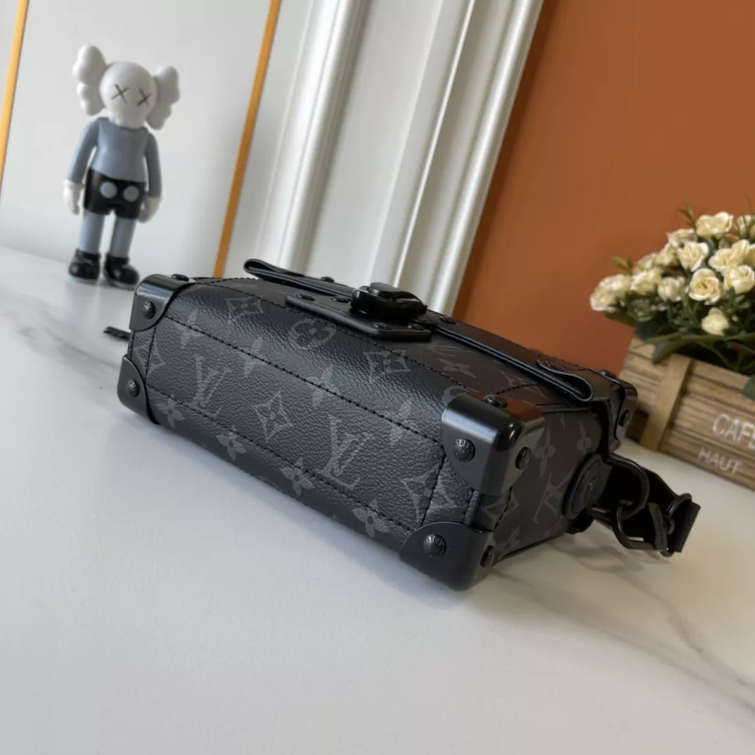 Timeless 9834 Louis Vuitton AAA Quality Messenger Bags For Unisex - Image 4