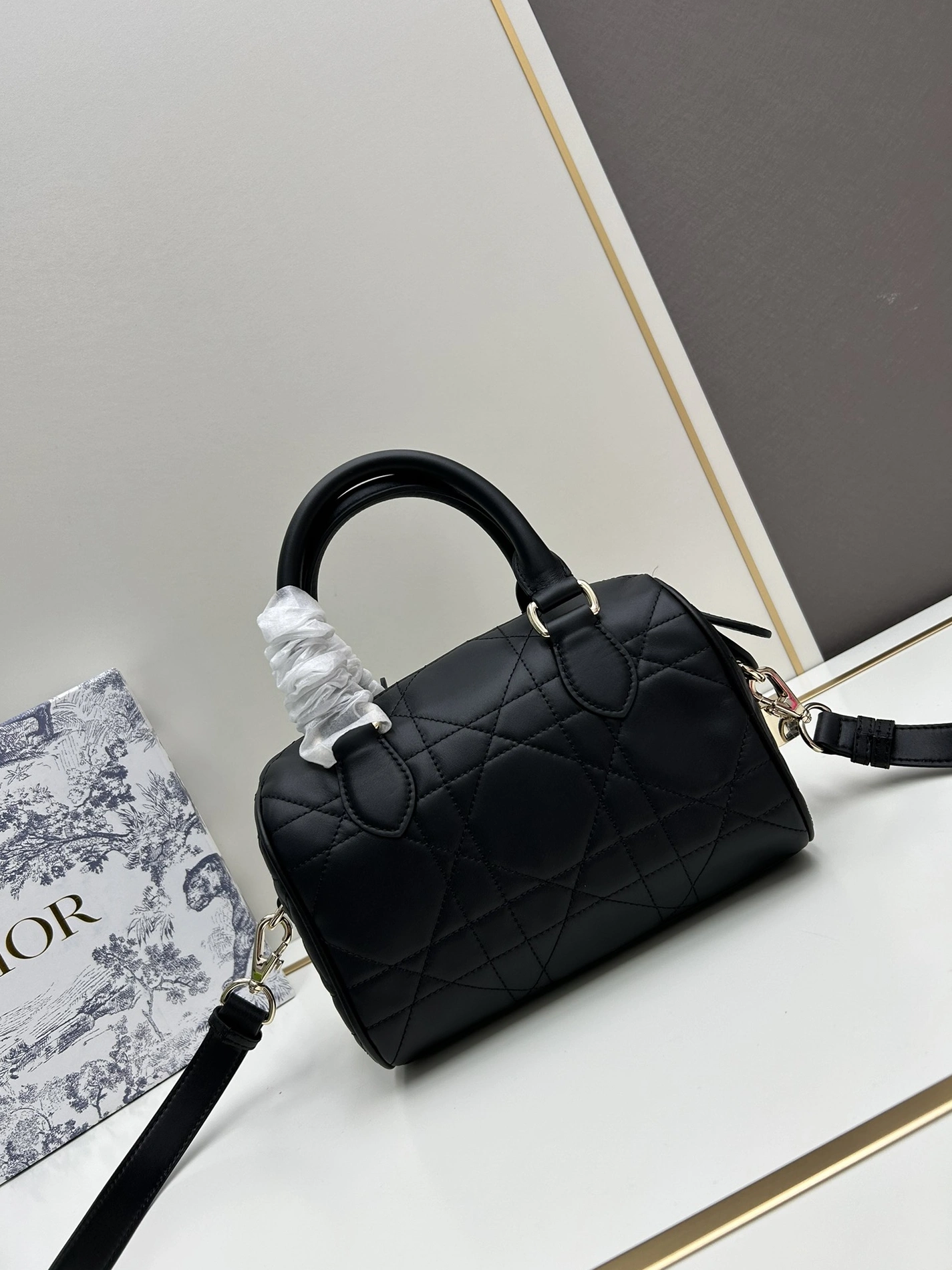 Trendsetting 2106 Christian Dior AAA Quality Handbags For Women - Image 3