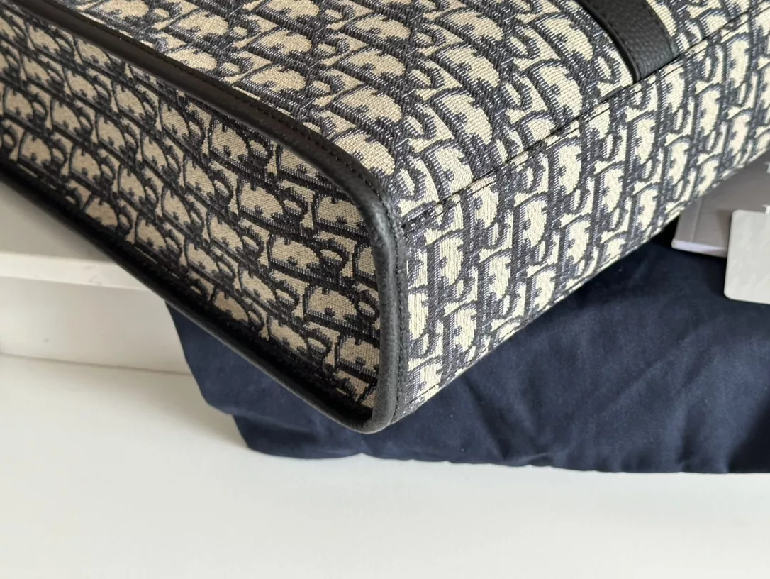 Trendsetting 5546 Christian Dior AAA Man Handbags - Image 4