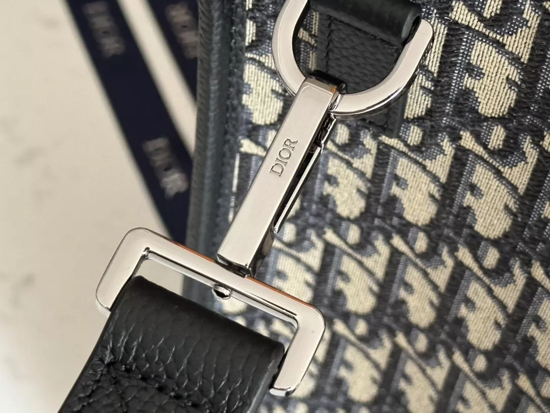 Trendsetting 5546 Christian Dior AAA Man Handbags - Image 7