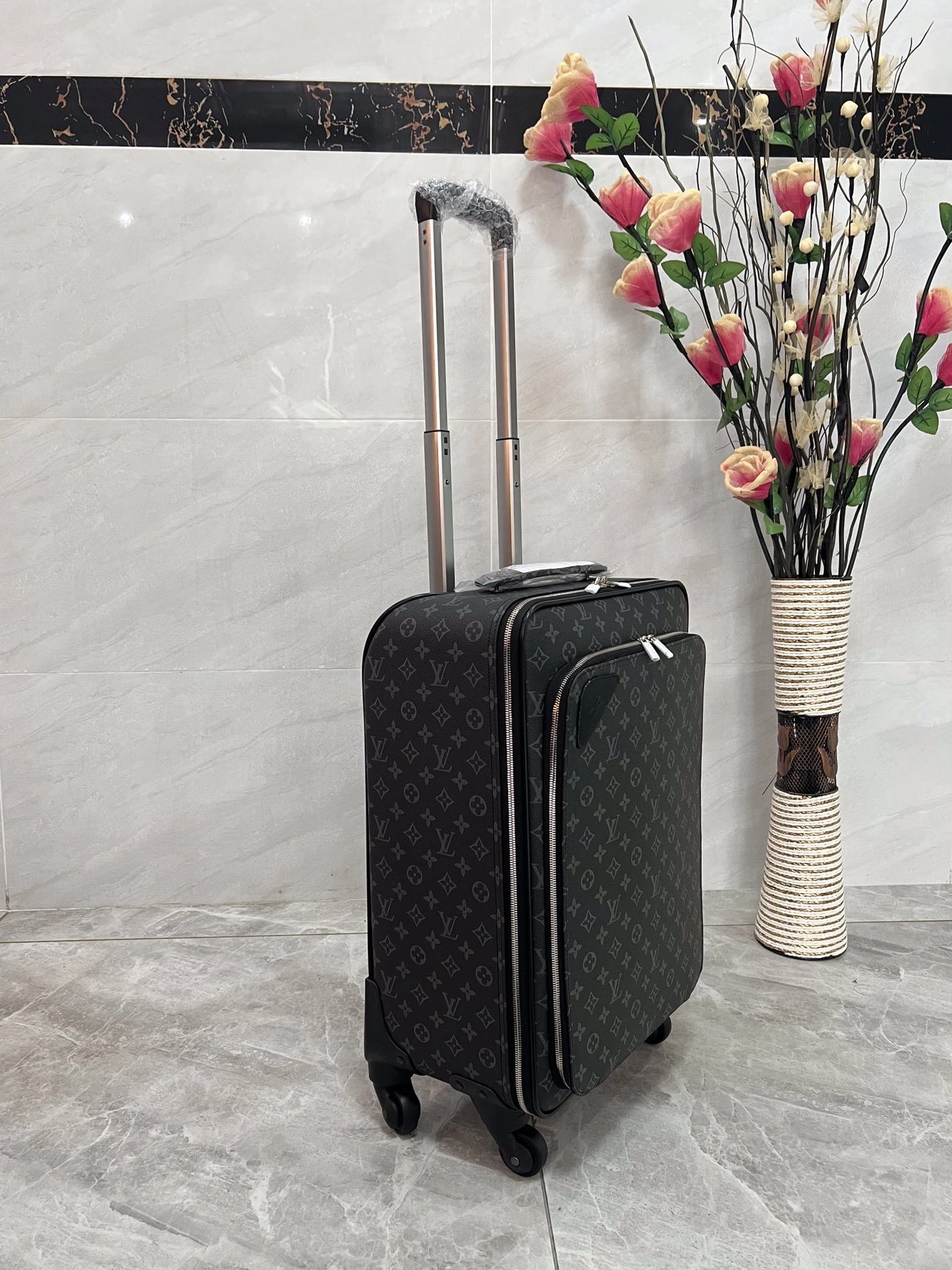 Trendsetting 5584 Louis Vuitton Luggage