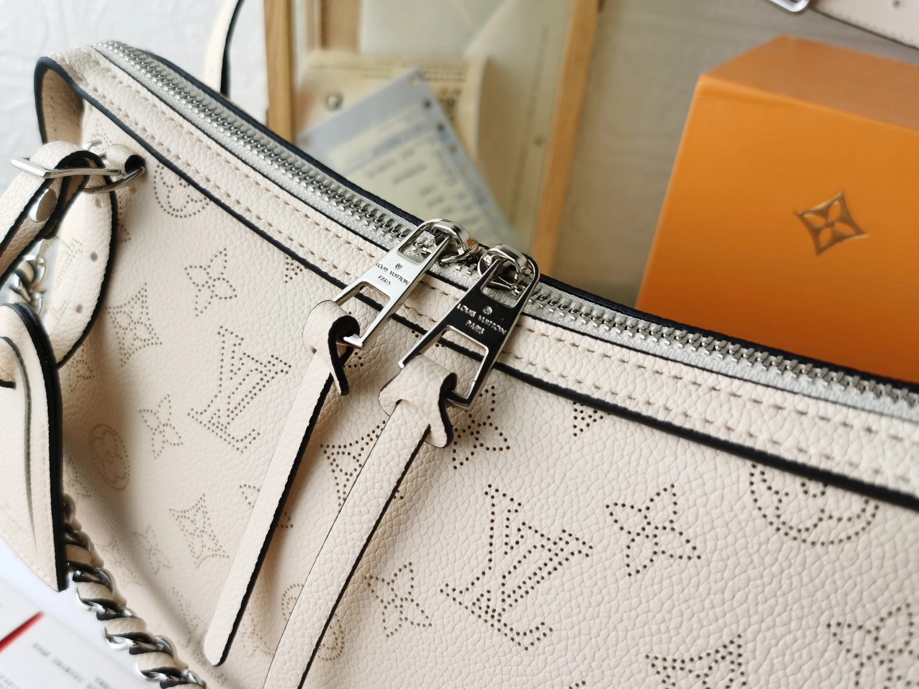 Trendsetting 7798 Louis Vuitton AAA Quality Shoulder Bags For Women - Image 3