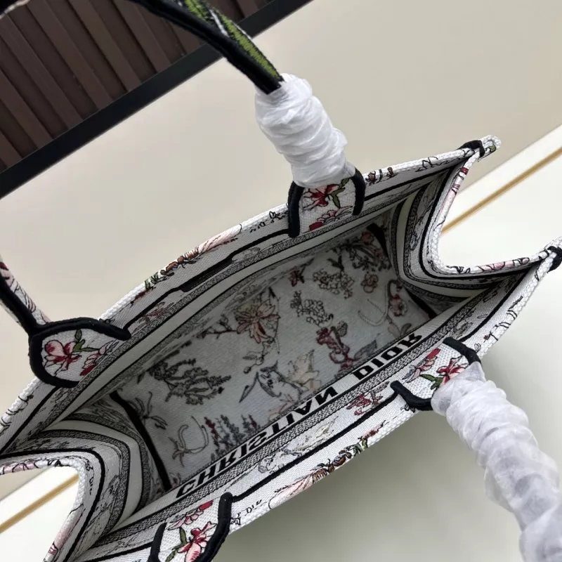 Trendsetting 9700 Christian Dior AAA Quality Tote-Handbags For Women - Image 7