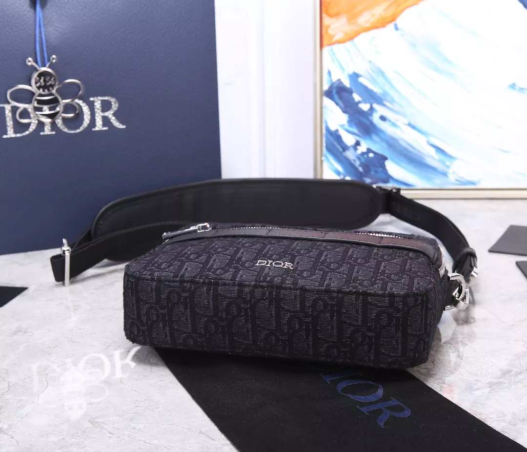 Unique 2025 Christian Dior AAA Man Messenger Bags - Image 3