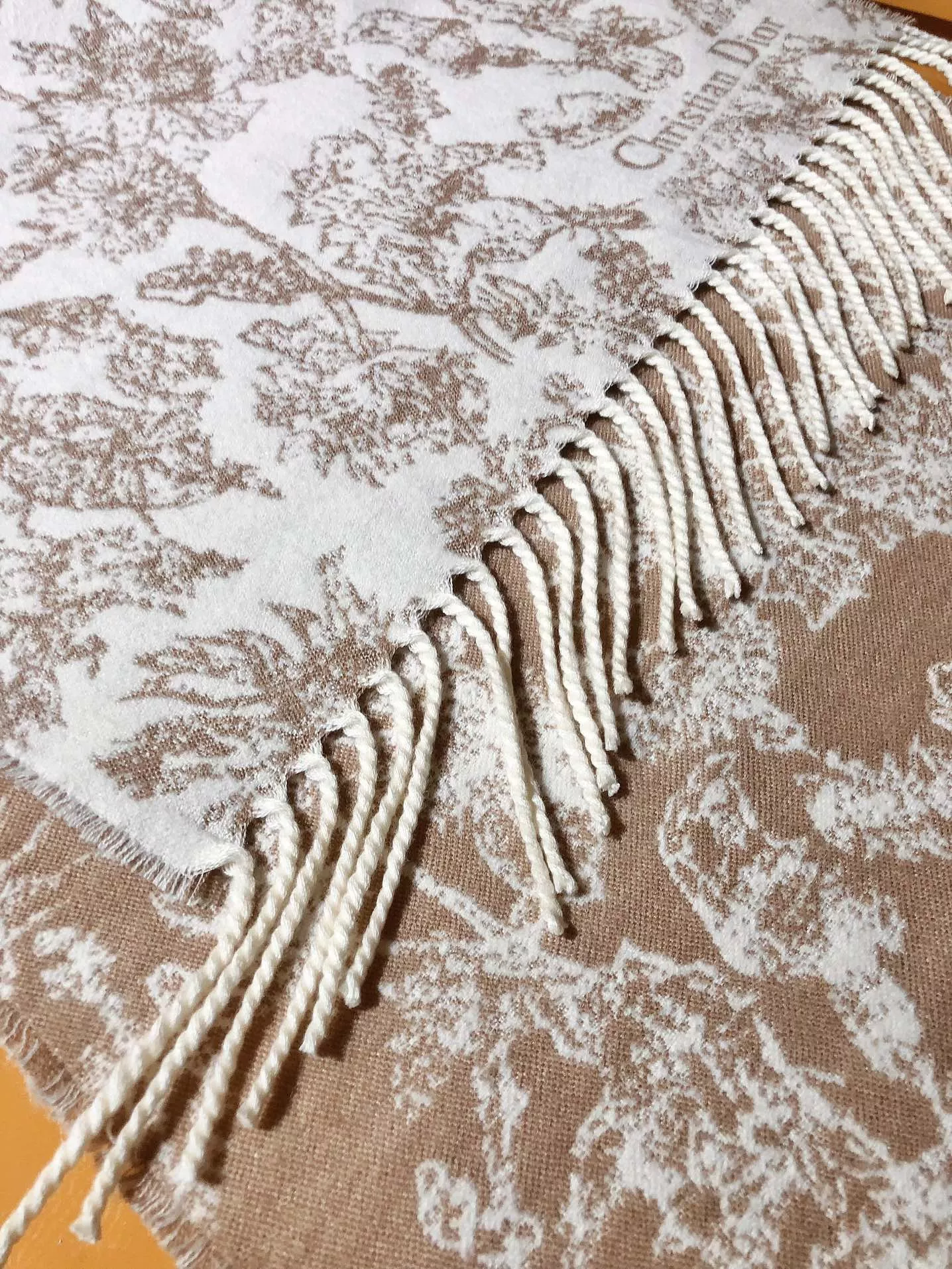 Unique 5400 Christian Dior Scarf For Women - Image 5