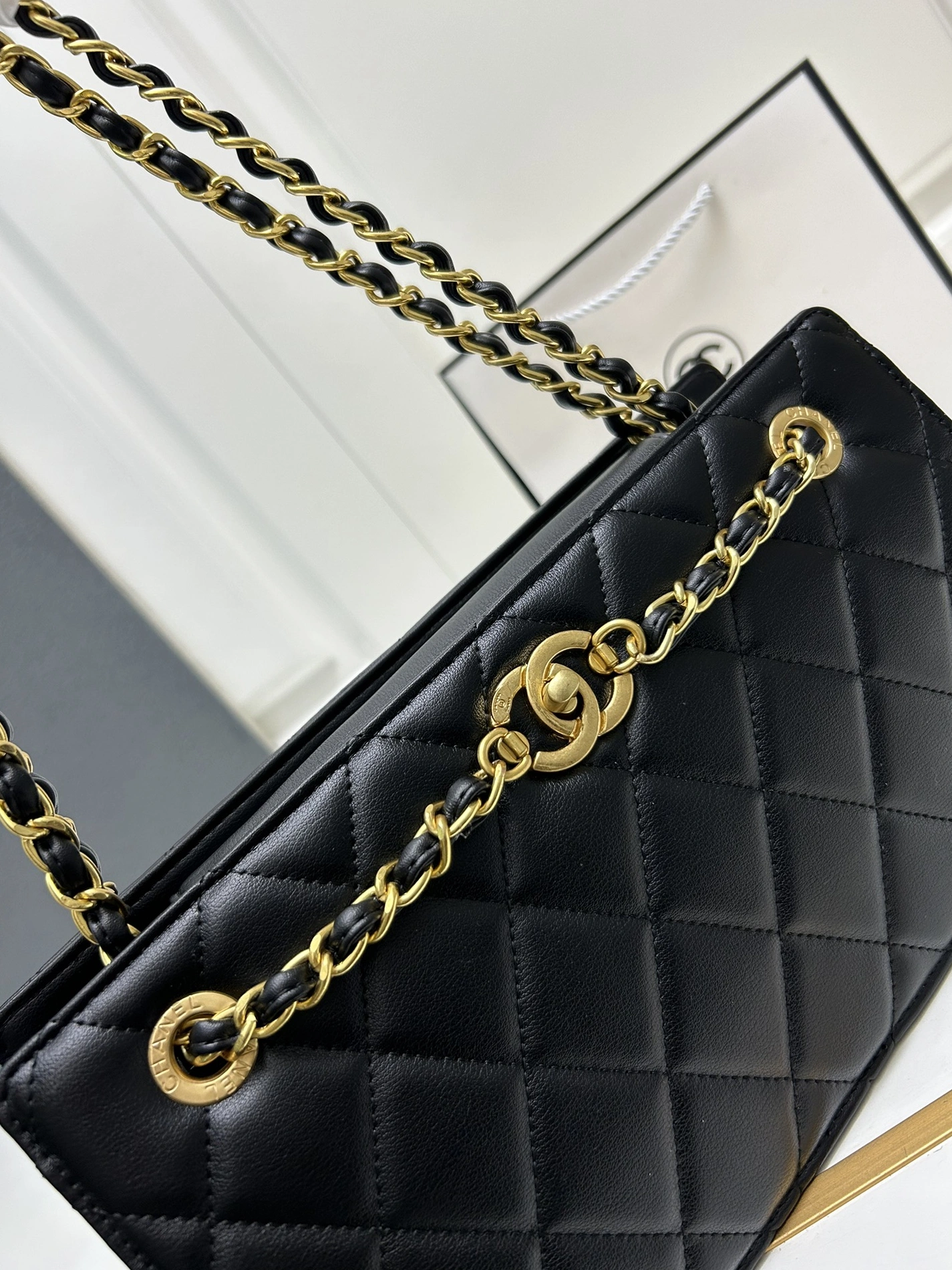 UrbanStyle 3803 Chanel AAA Quality Shoulder Bags For Women - Image 4