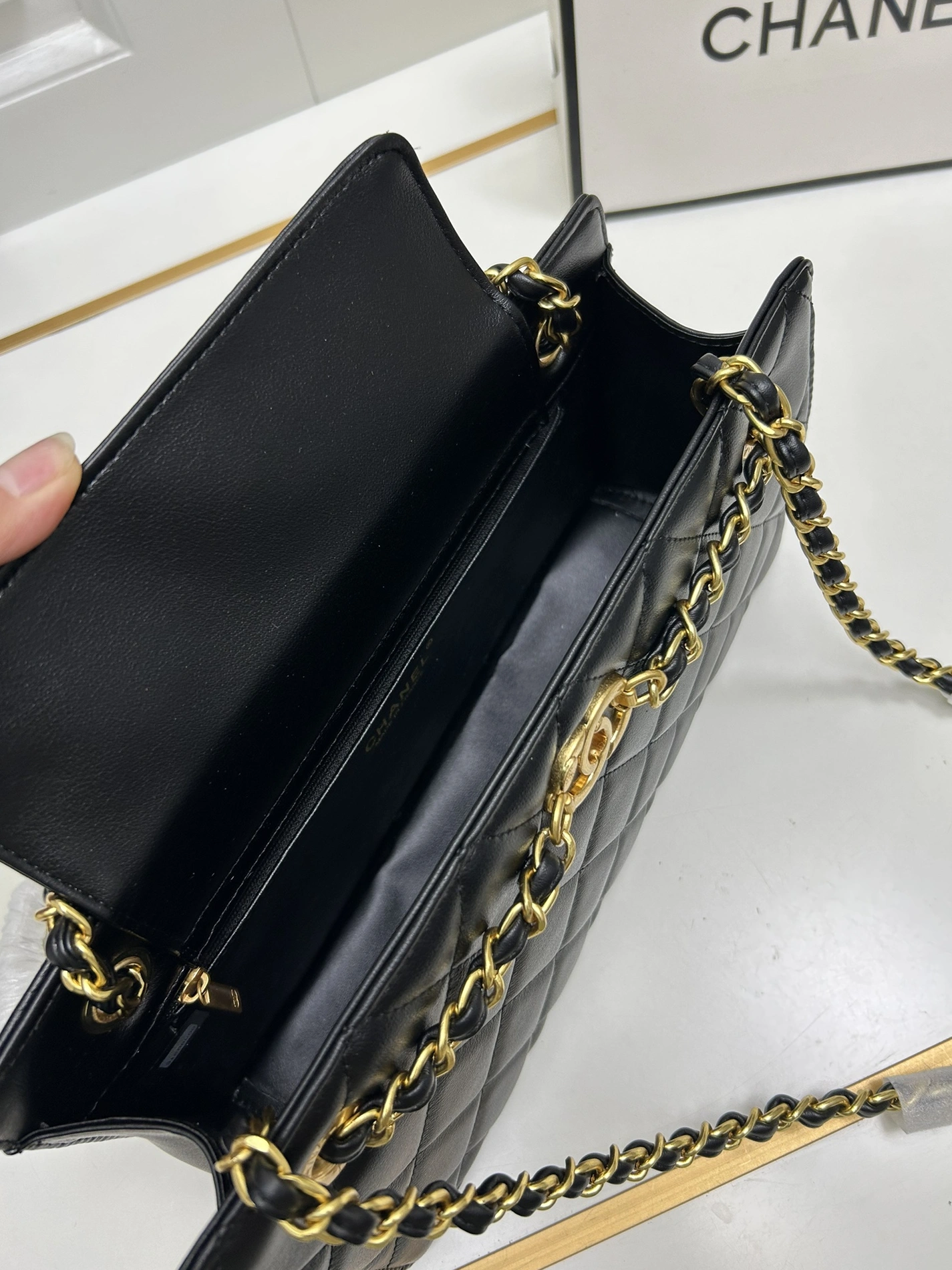 UrbanStyle 3803 Chanel AAA Quality Shoulder Bags For Women - Image 8