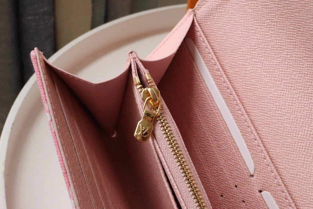 UrbanStyle 8959 Louis Vuitton AAA Quality Wallets - Image 7