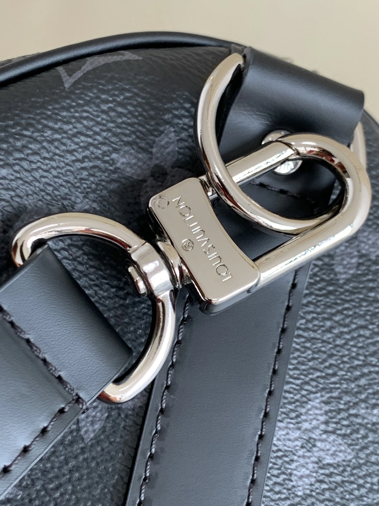 Versatile 4498 Louis Vuitton Travel Bags - Image 7