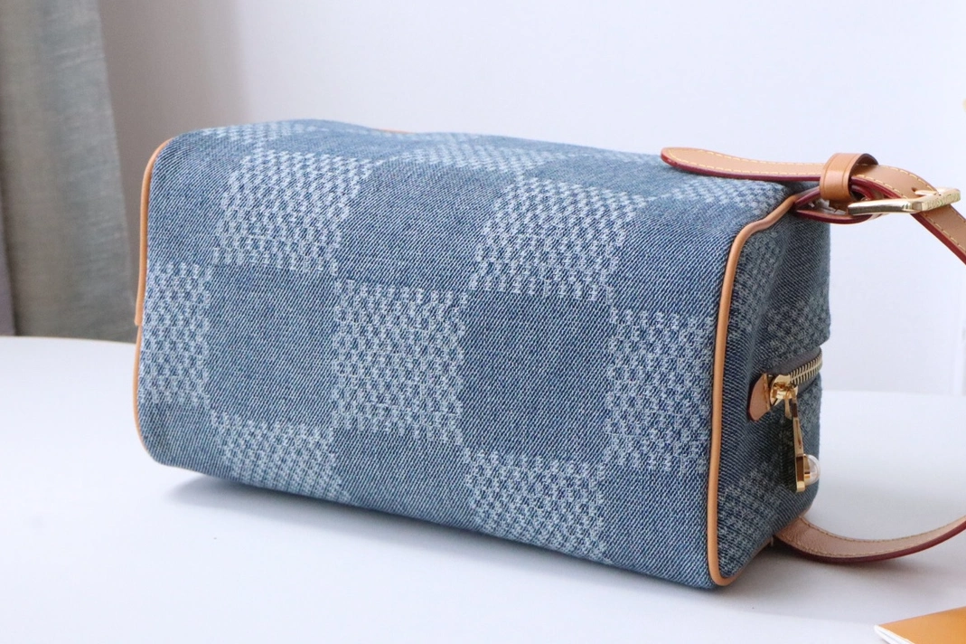 Versatile 7256 Louis Vuitton AAA Quality Handbags For Women - Image 3