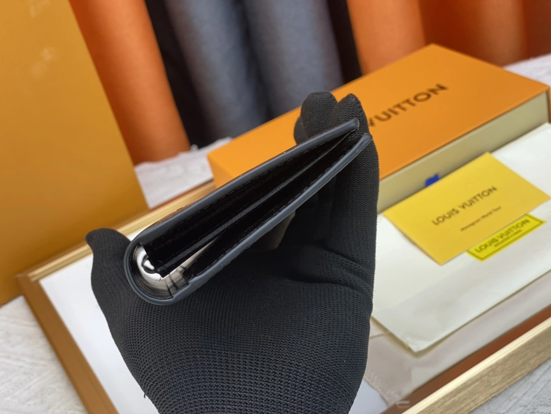 Versatile 8476 Louis Vuitton LV Wallets - Image 3