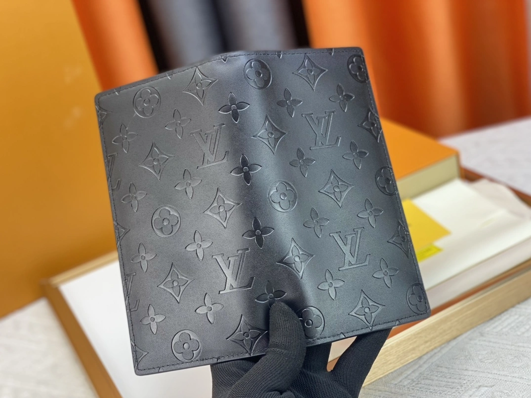 Versatile 8476 Louis Vuitton LV Wallets - Image 7