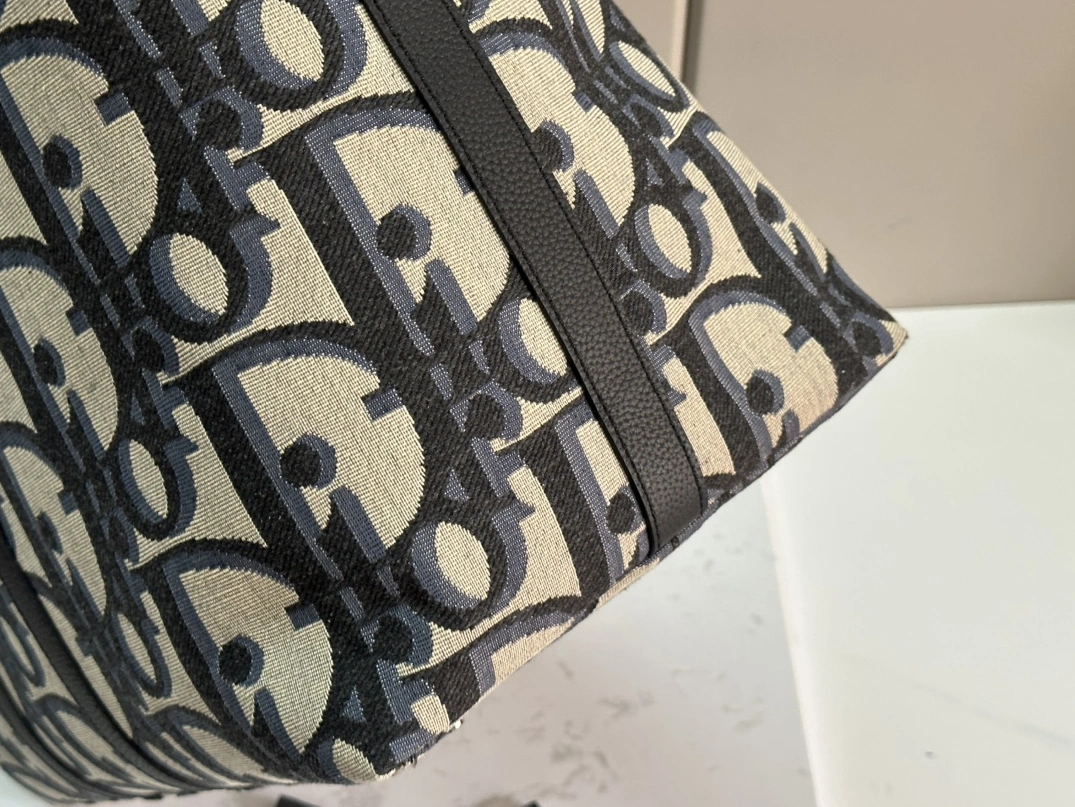 Vibrant 4181 Christian Dior Travel Bags - Image 3